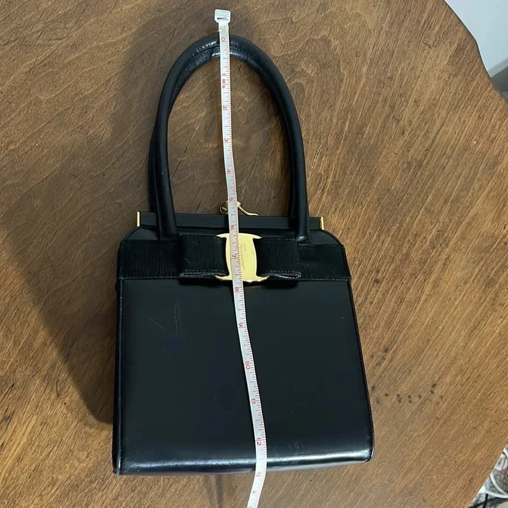 Vintage Salvatore Ferragamo Vala‎ Small Black Leather purse - Picture 10 of 15